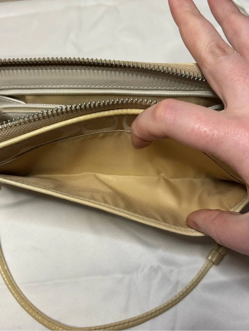 Vintage Coach Beige Signature Poppy Canvas Wristlet wallet